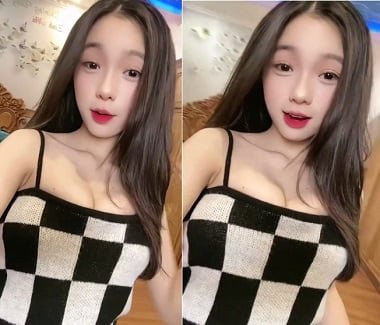 Chịch em gái mặc áo kẻ caro trong toilet phê lòi cặc