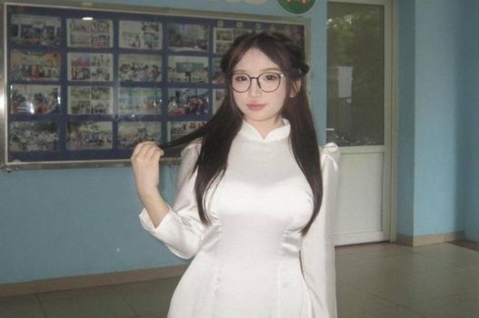 Em học sinh dâm dục thích được liếm lồn